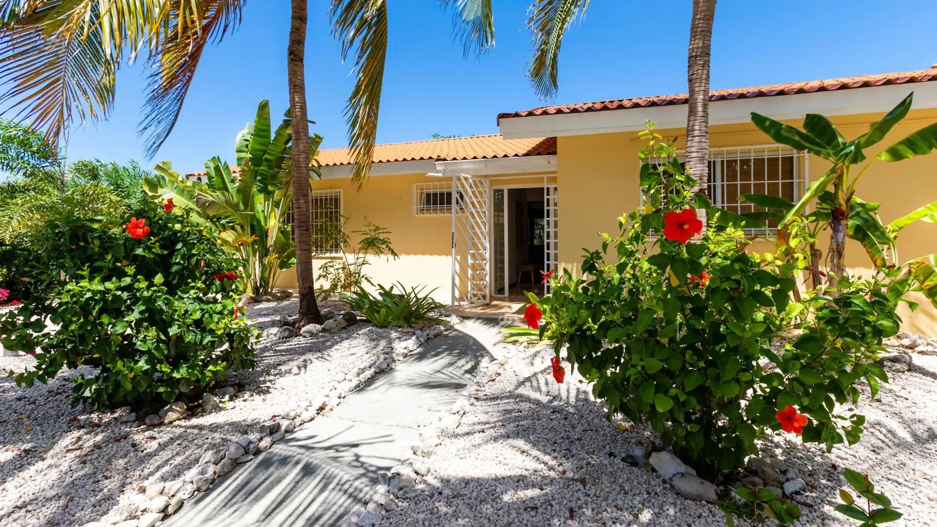 Villa Dushi Arembos, 6 Persons, Private Pool, Comfortable Car, Tropical Garden Grote Berg Curaçao