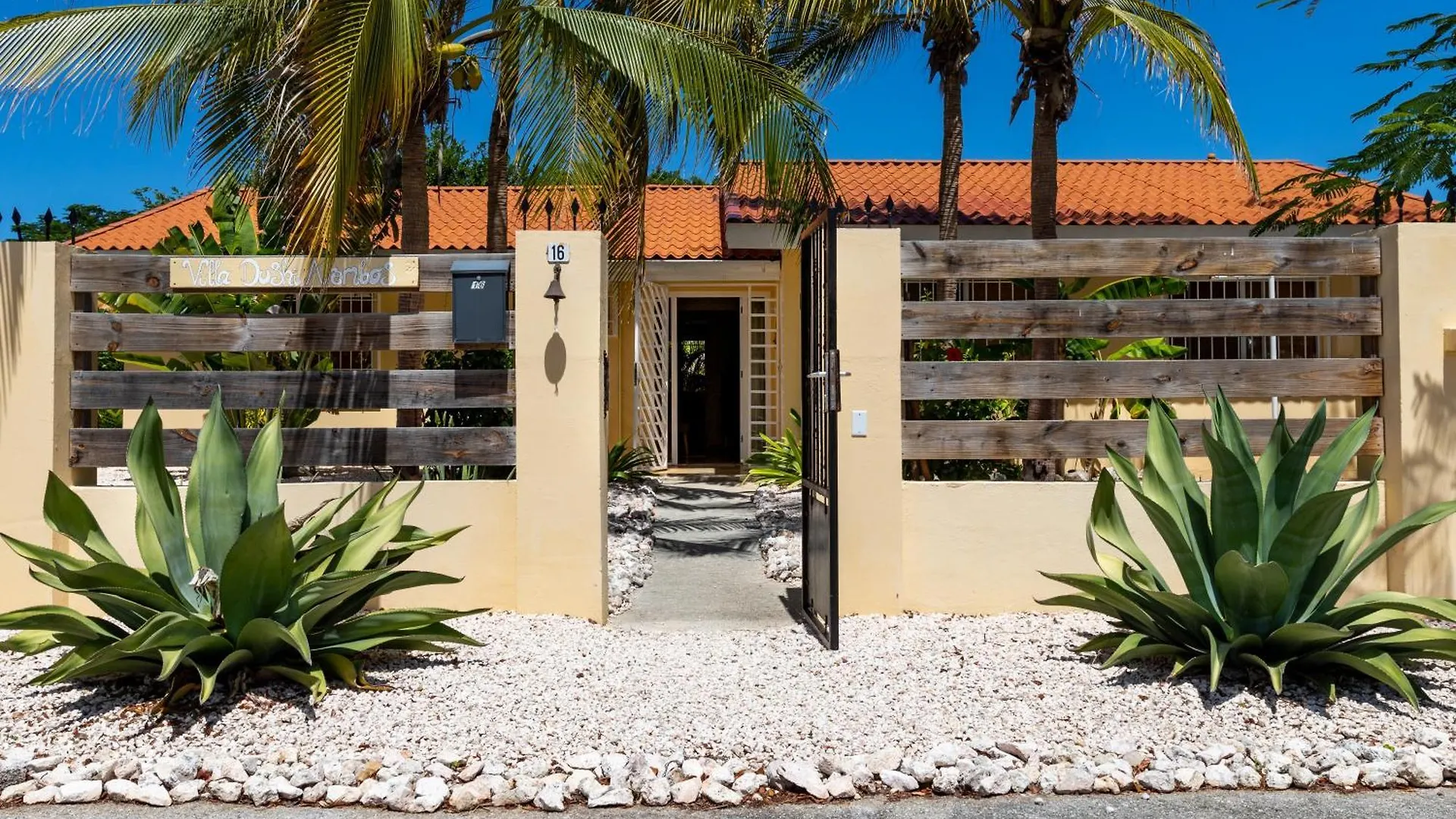 Villa Dushi Arembos, 6 Persons, Private Pool, Comfortable Car, Tropical Garden Grote Berg